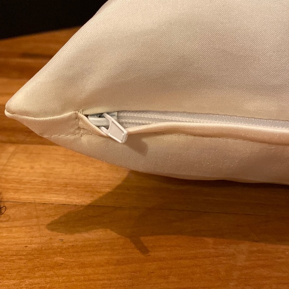 Michael Kors throw pillow cushion - Picture 6 of 6